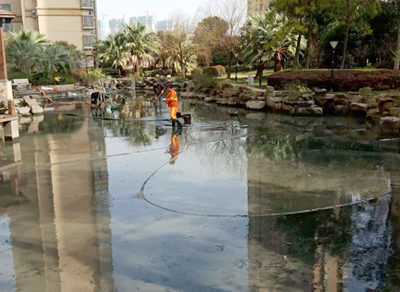 鹤岗景观池淤泥清理